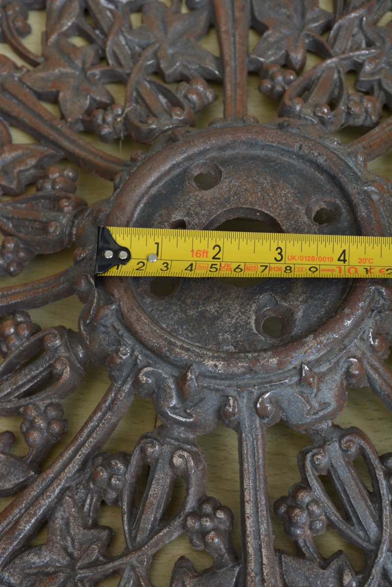 Antique Victorian Cast Iron Ceiling Rose, Ivy Leaf Design - Image 4